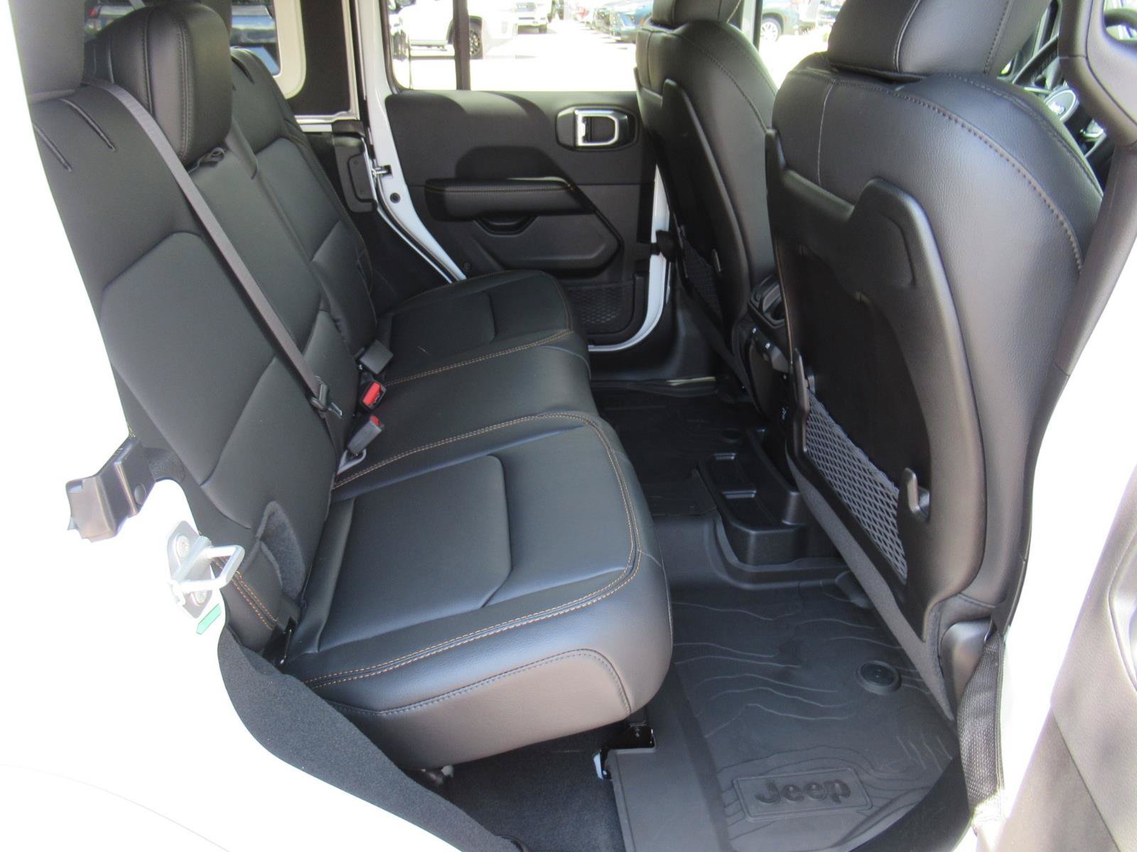 New 2026 Jeep Wrangler Unlimited Sahara AWD/4WD image 31