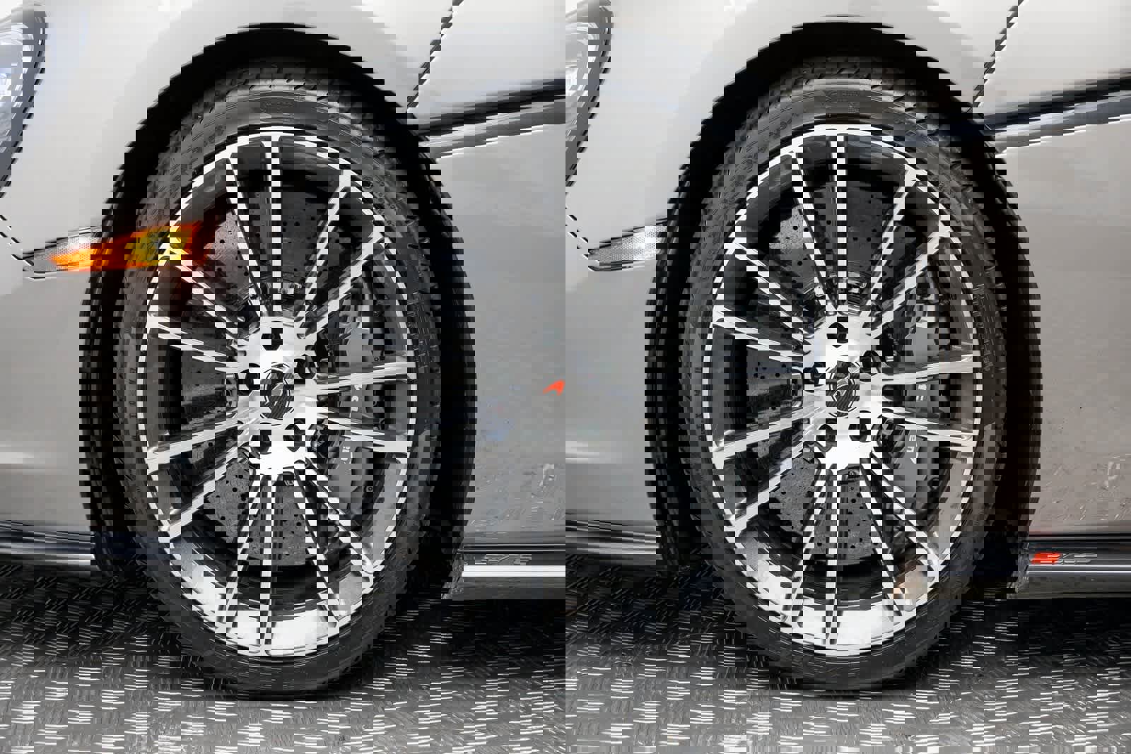 Used 2018 McLaren 570S Spider image 8