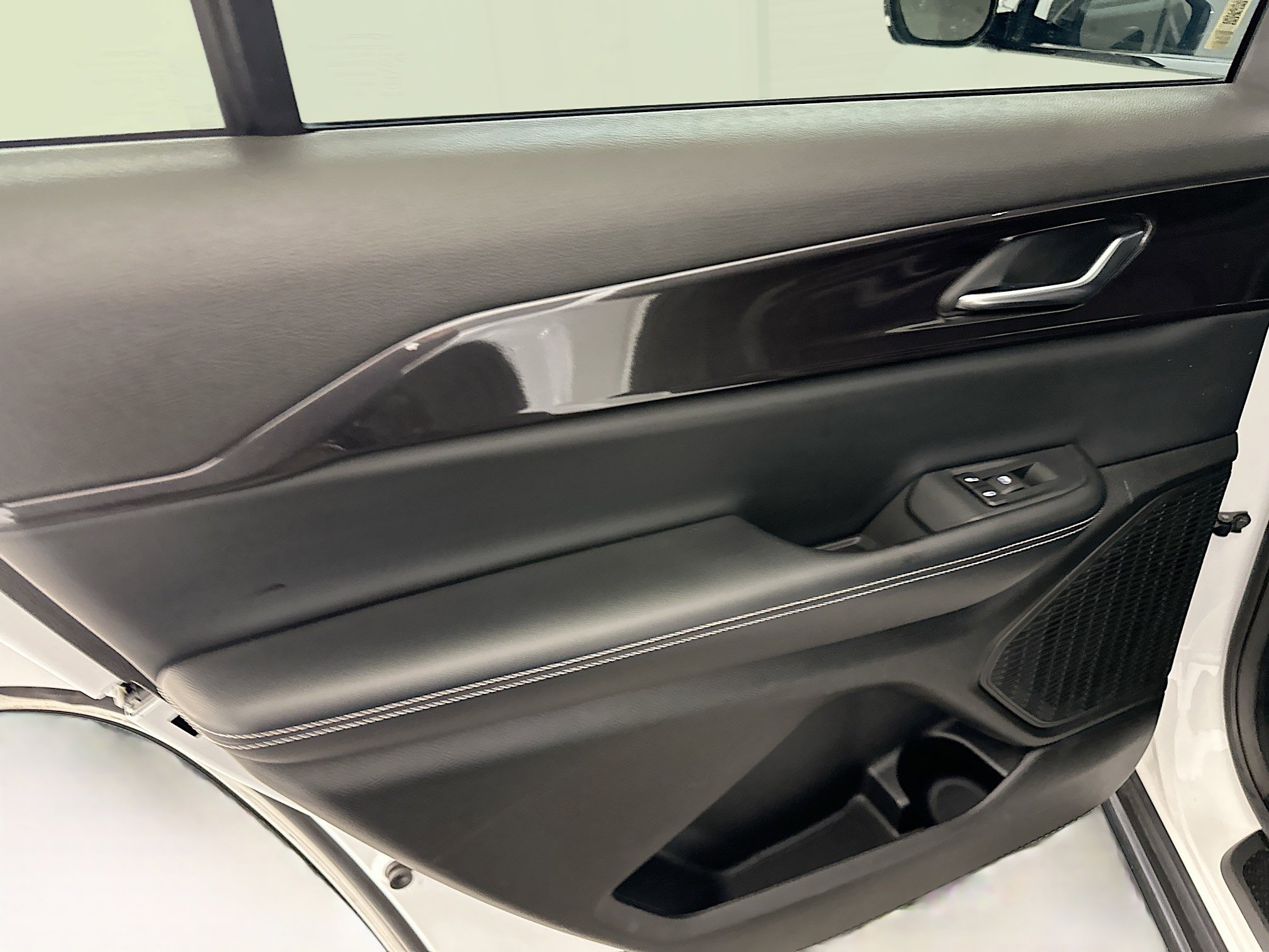 Used 2023 Jeep Grand Cherokee L Laredo image 27