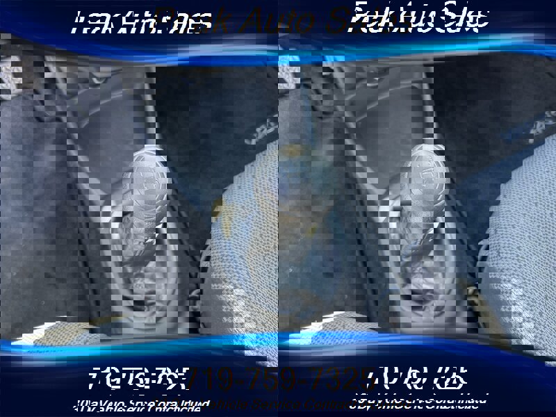 Used 2010 Toyota Yaris 4-Door Hatchback image 17