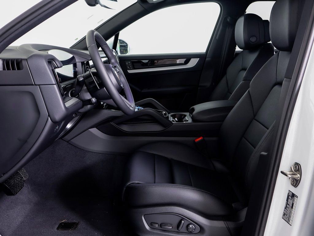 Certified 2025 Porsche Cayenne image 5