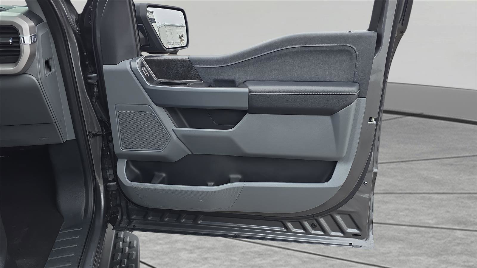 Used 2023 Ford F150 Lightning XLT image 25