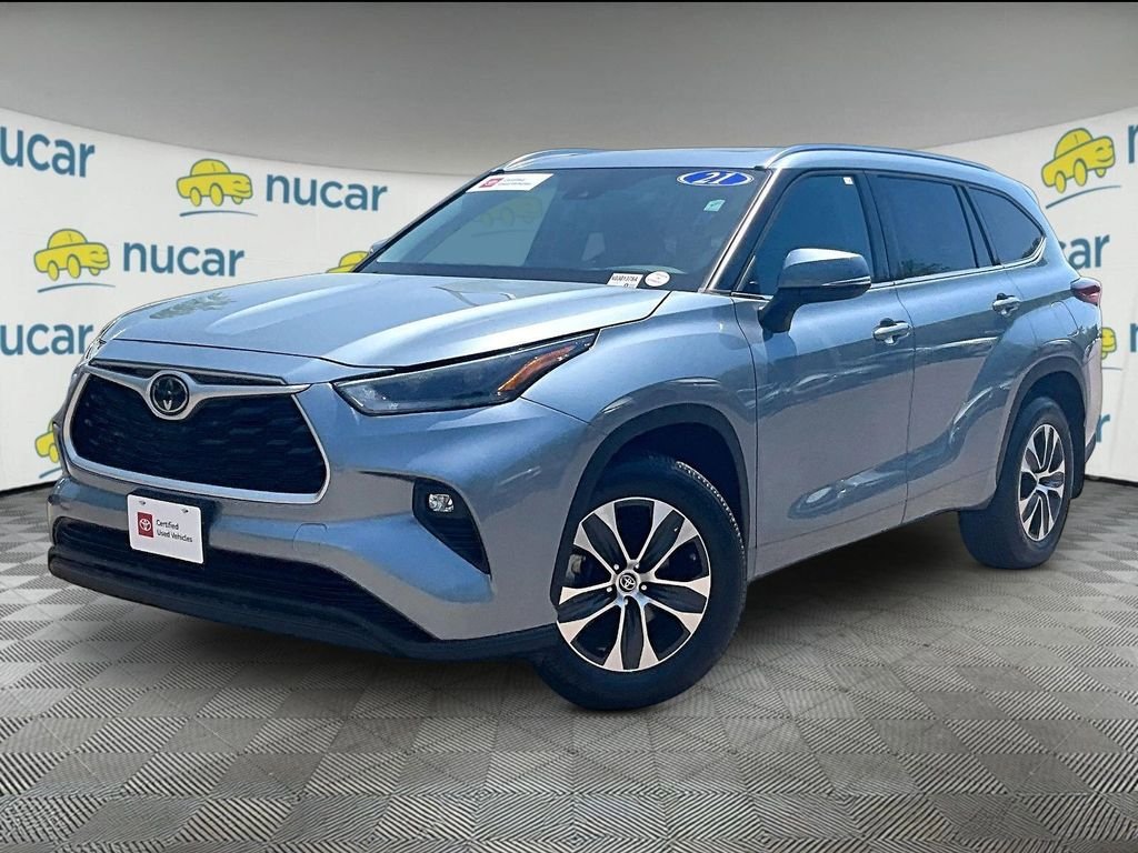 Certified 2021 Toyota Highlander XLE AWD/4WD image 3