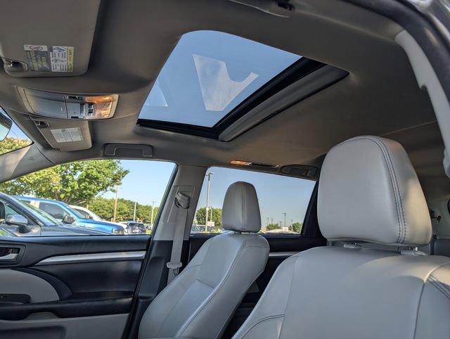 Used 2018 Toyota Highlander XLE FWD image 28