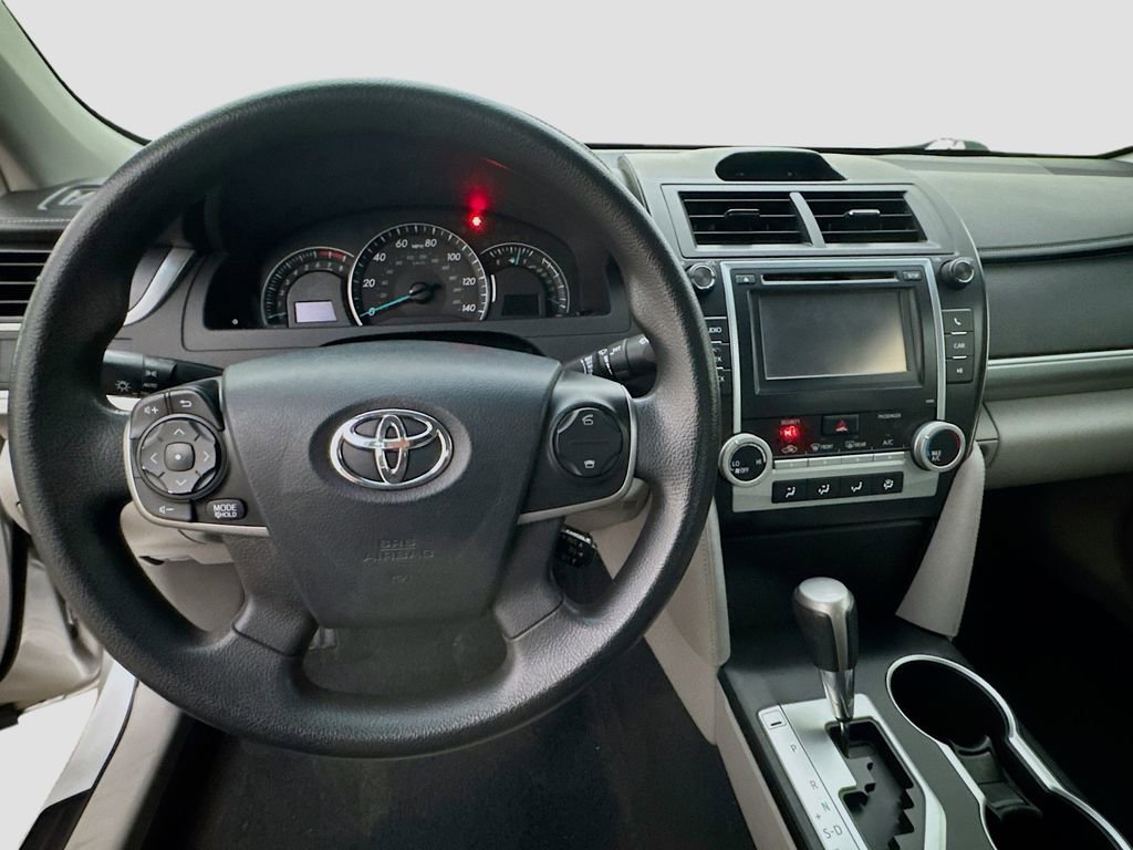 Used 2012 Toyota Camry LE FWD image 13