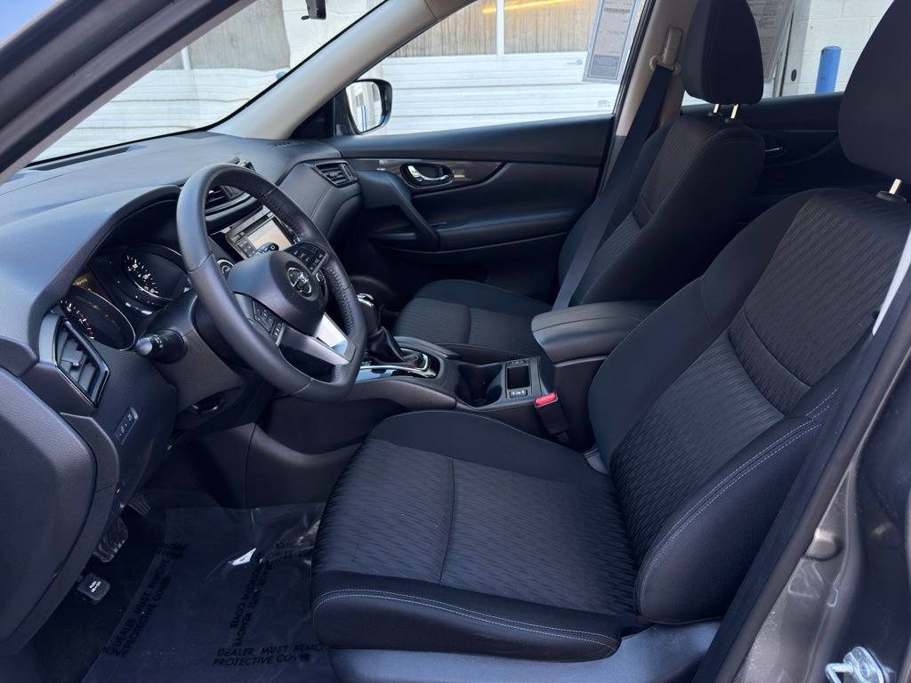 Used 2017 Nissan Rogue SV w/ SV Premium Package image 11