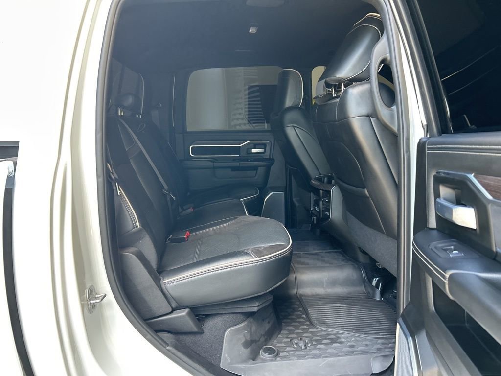 Used 2025 RAM 3500 Laramie AWD/4WD image 33
