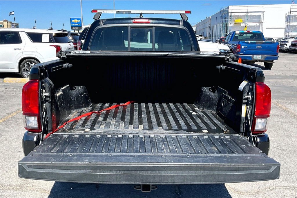 Used 2022 Toyota Tacoma SR w/ SR Convenience Package AWD/4WD image 17