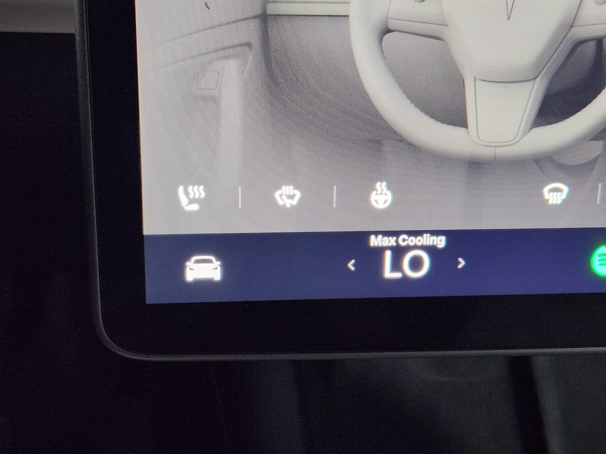 Used 2024 Tesla Model Y Long Range AWD/4WD image 37