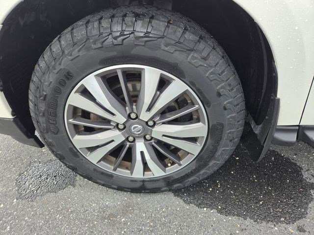 Used 2017 Nissan Pathfinder SV image 25