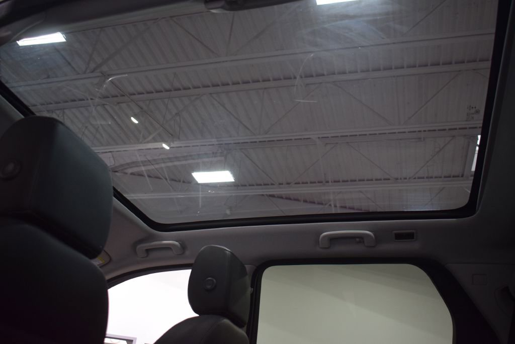 Used 2018 Land Rover Discovery Sport HSE image 29