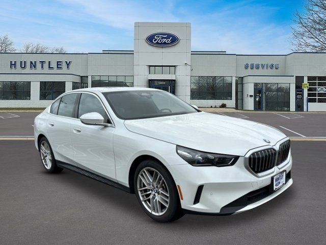 Used 2025 BMW 530i xDrive w/ Premium Package AWD/4WD image 3