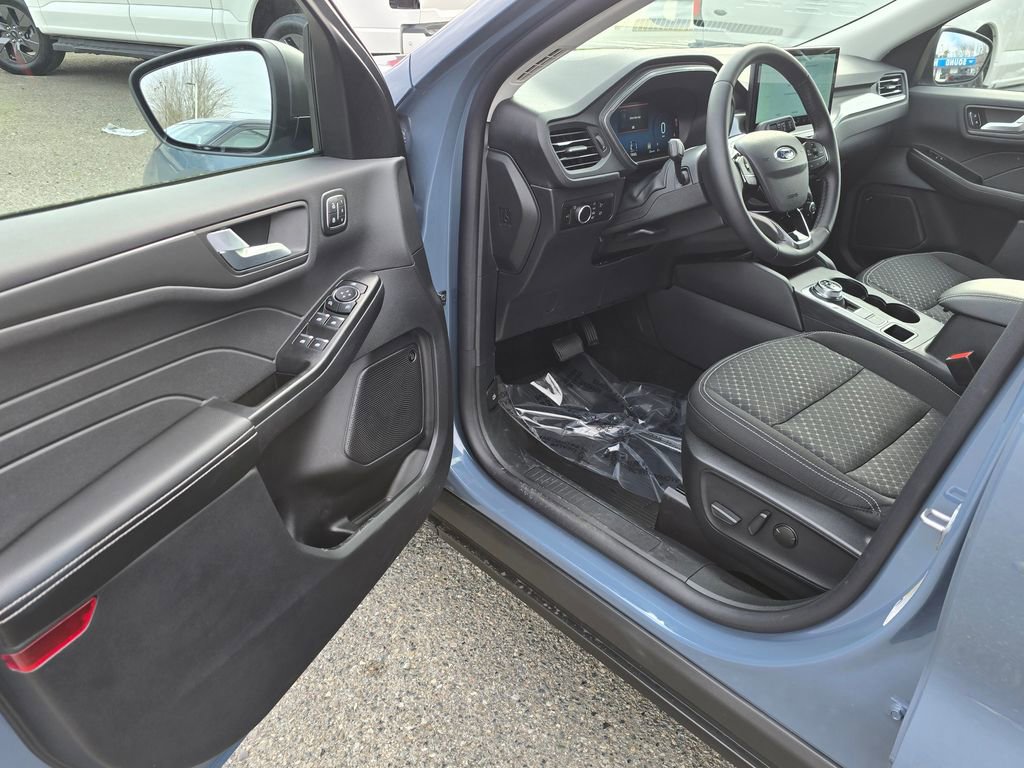 Used 2025 Ford Escape Active w/ Active Premium Tech Pack image 13