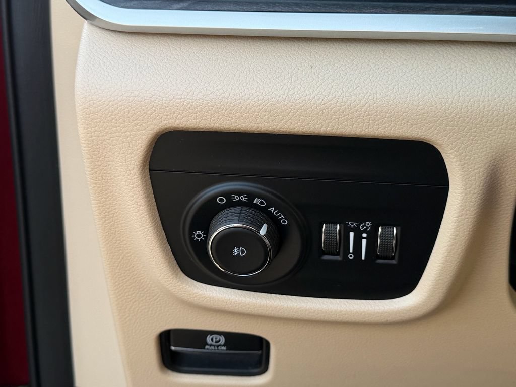 Used 2021 Jeep Grand Cherokee L Limited RWD image 25