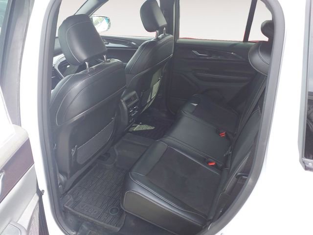 Used 2023 Jeep Grand Cherokee Altitude AWD/4WD image 13