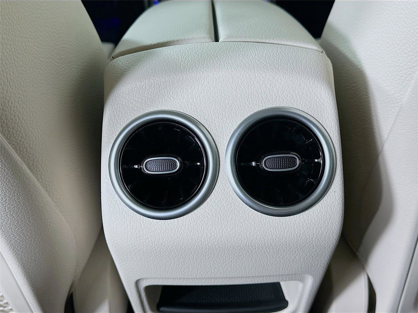 Used 2026 Mercedes-Benz GLB 250 4MATIC image 33