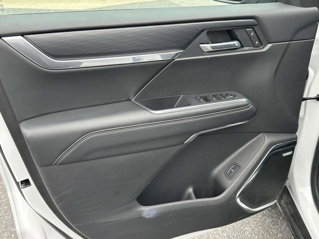 Used 2025 GMC Acadia Elevation image 13