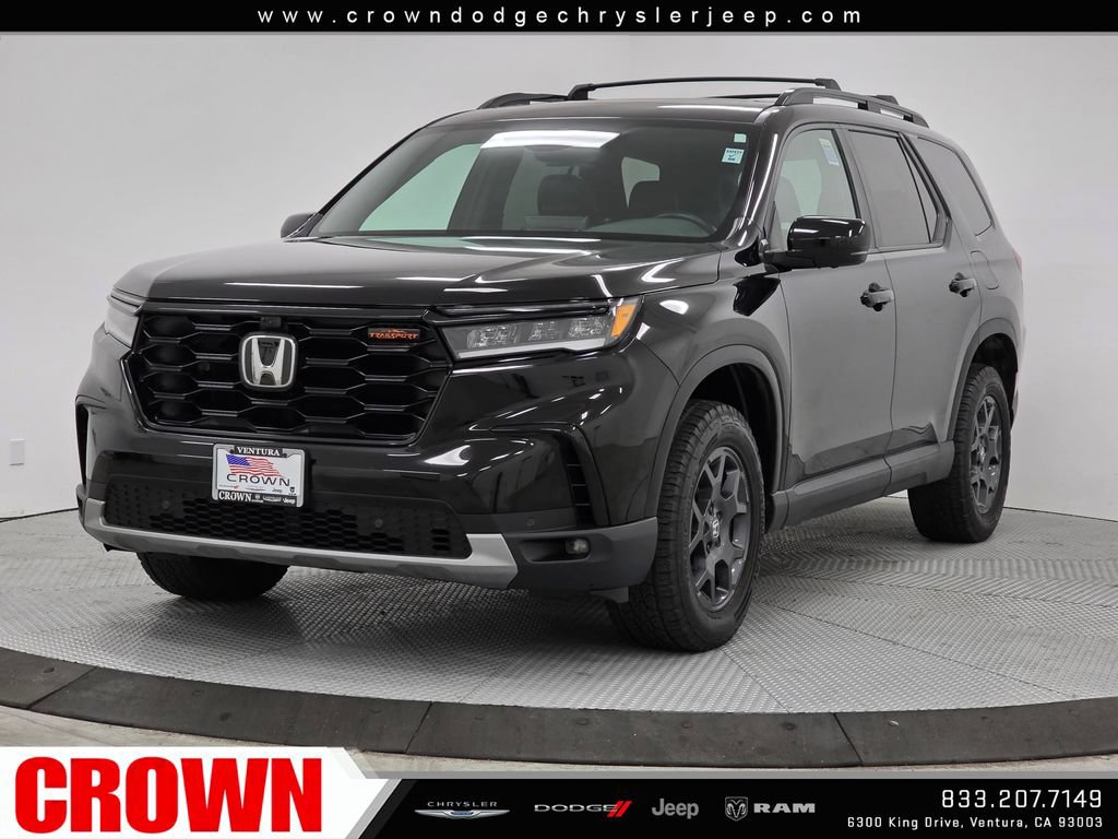 Used 2025 Honda Pilot TrailSport image 3