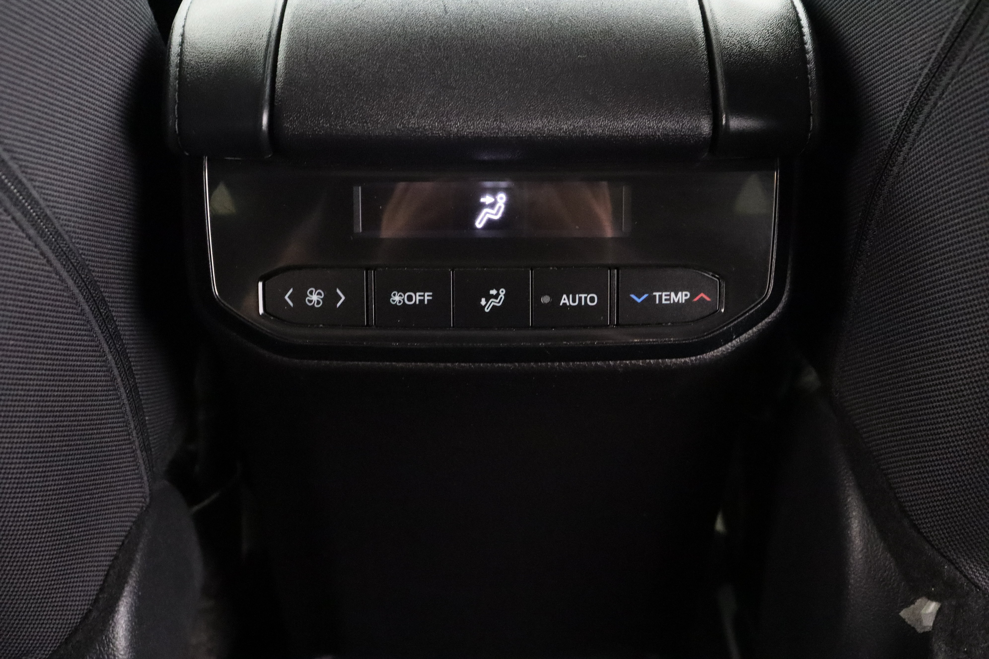 Certified 2025 Toyota Highlander LE FWD image 29