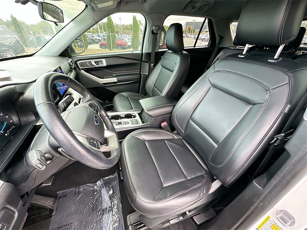 Used 2021 Ford Explorer XLT w/ Equipment Group 202A image 21