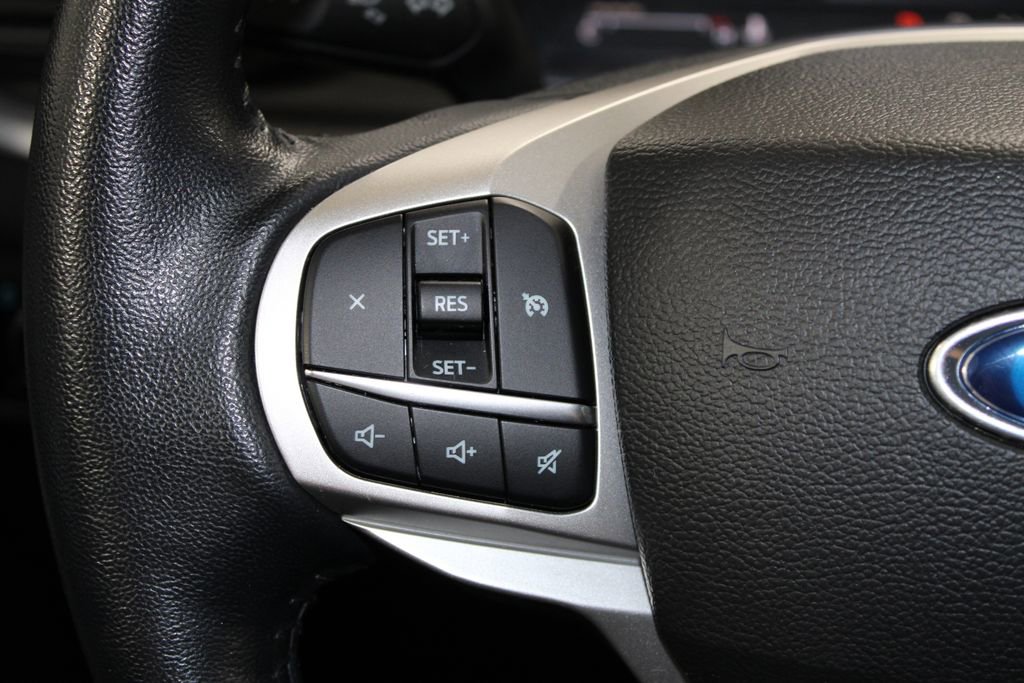 Used 2023 Ford Explorer XLT image 38