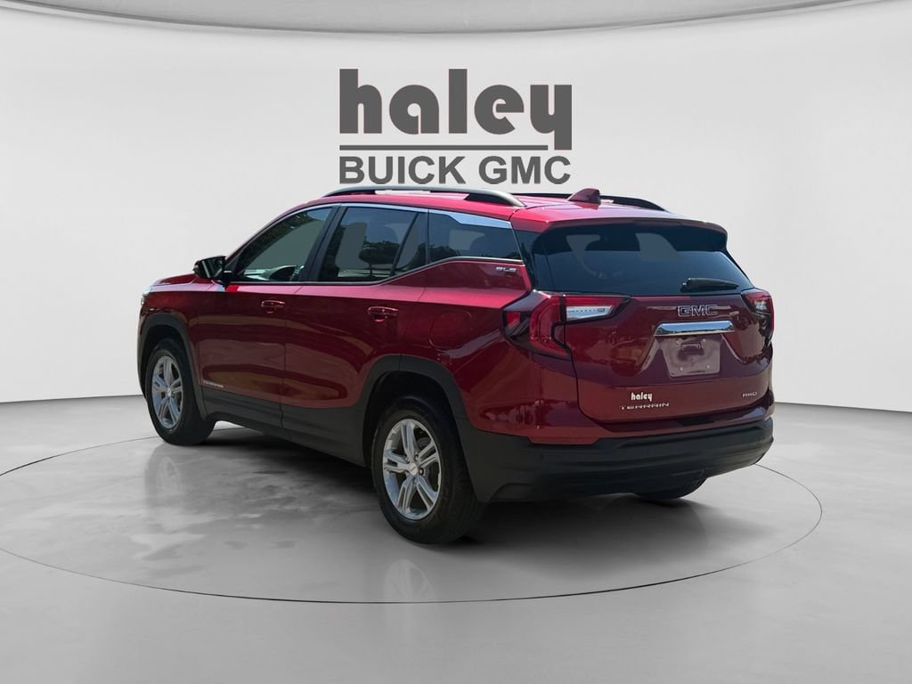 Used 2023 GMC Terrain SLE w/ Driver Convenience Package AWD/4WD image 3