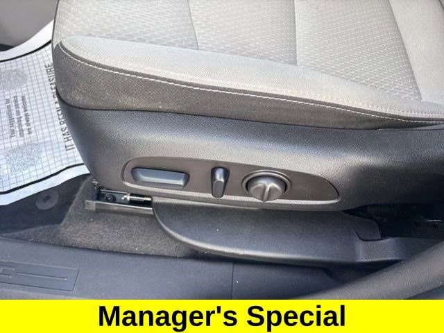 Used 2023 GMC Terrain SLE w/ Driver Convenience Package image 12