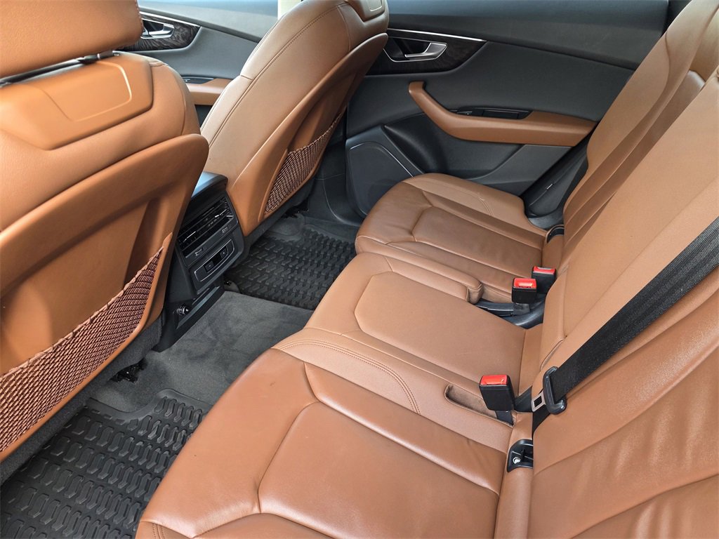 Used 2022 Audi Q8 Premium image 21