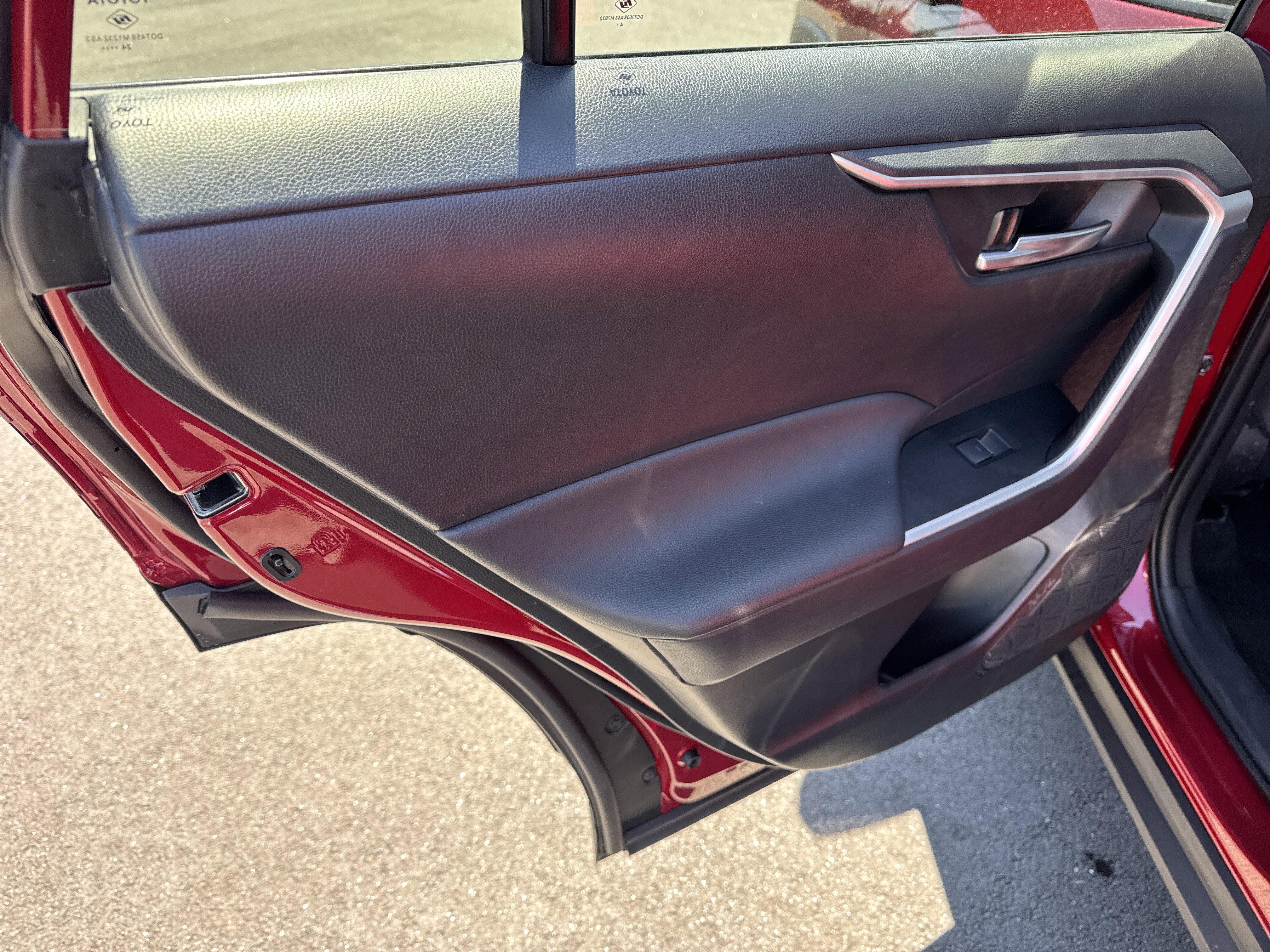 Used 2025 Toyota RAV4 XLE w/ Convenience Package image 21