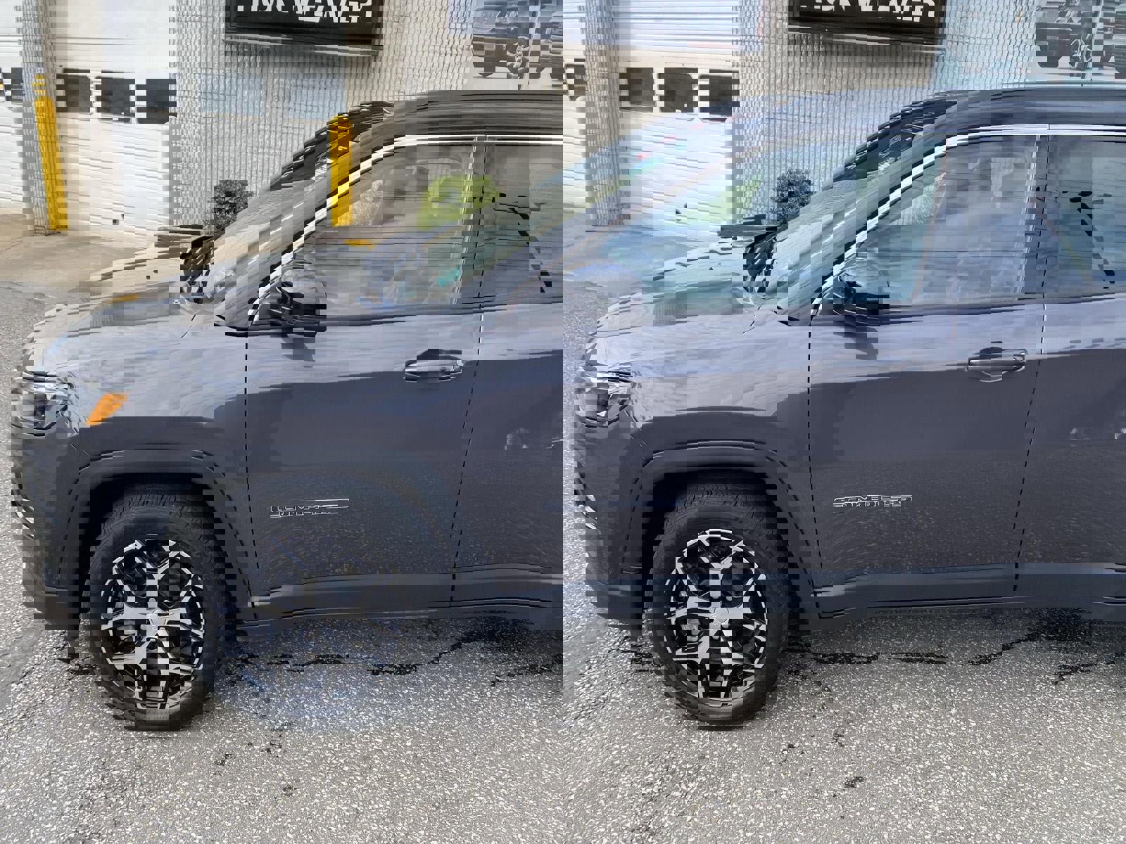 Used 2024 Jeep Compass Limited image 3