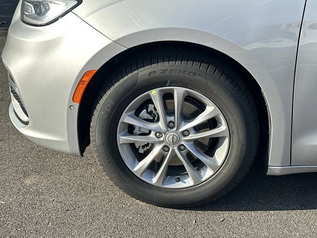 New 2026 Chrysler Pacifica Select image 11