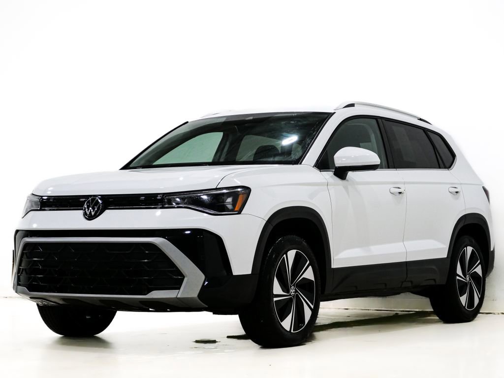 Used 2025 Volkswagen Taos SE AWD/4WD image 3