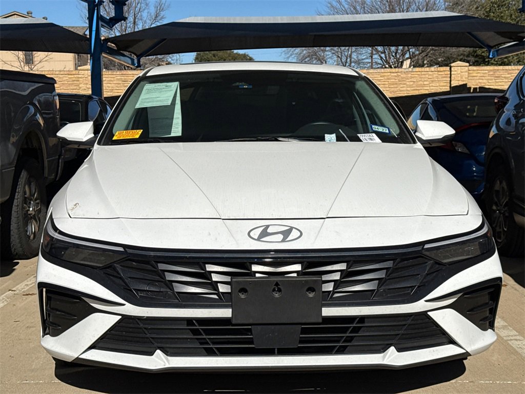 Used 2025 Hyundai Elantra Limited image 2