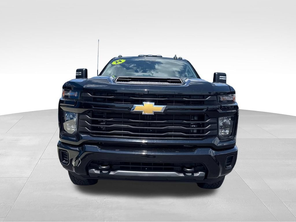 Used 2024 Chevrolet Silverado 2500 Custom w/ Custom Value Package AWD/4WD image 9