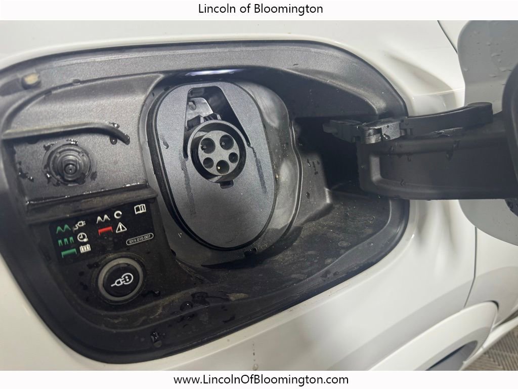 Used 2025 Audi SQ6 e-tron Prestige w/ 21" Black Optic Wheel Package image 24