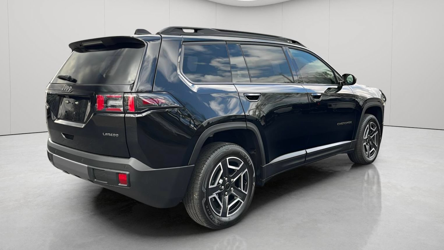 New 2026 Jeep Cherokee Laredo AWD/4WD image 4