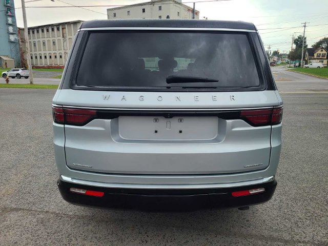 Used 2023 Jeep Wagoneer Series III w/ Preferred Equipment Group AWD/4WD image 9