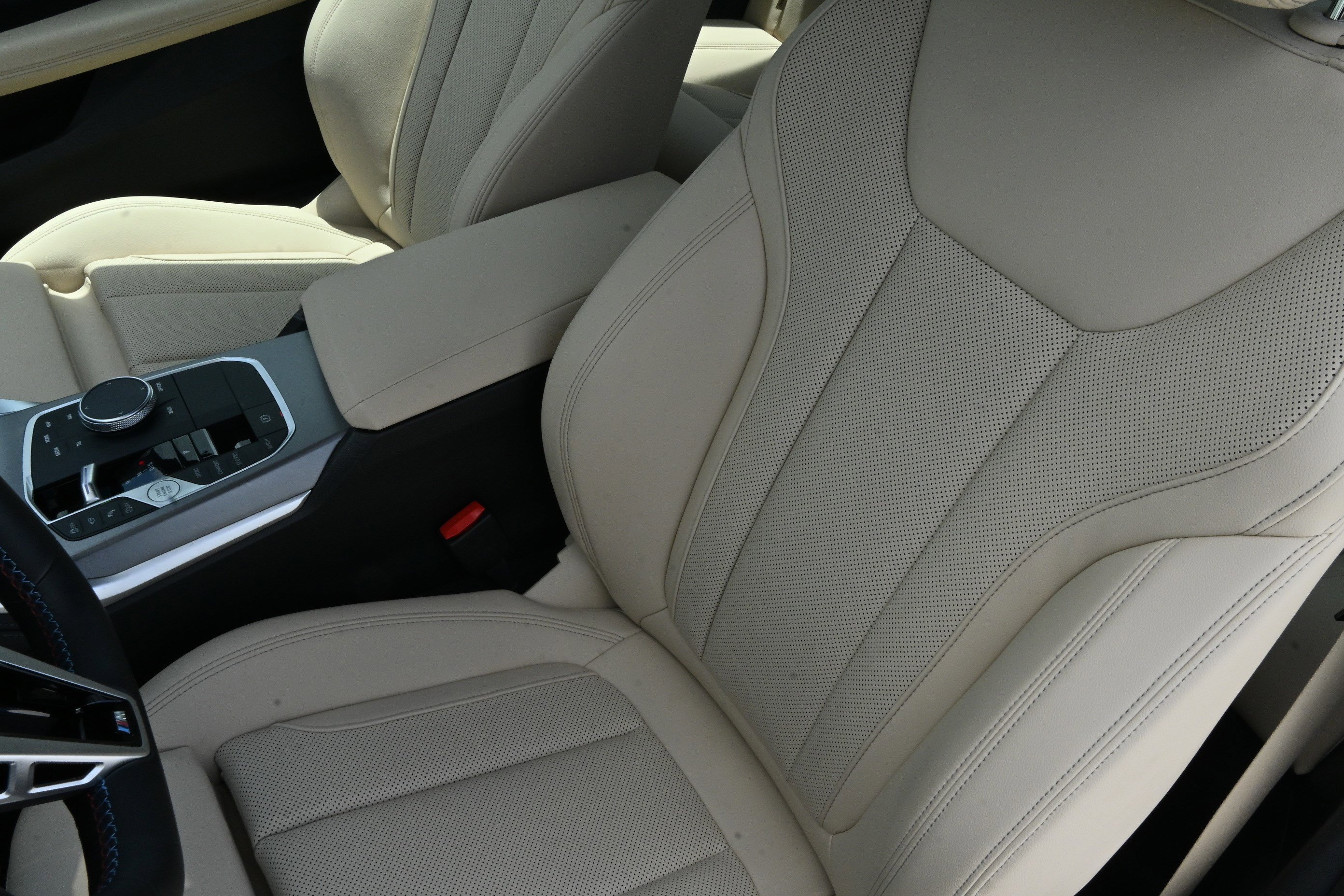 Used 2025 BMW M240i Coupe RWD image 12