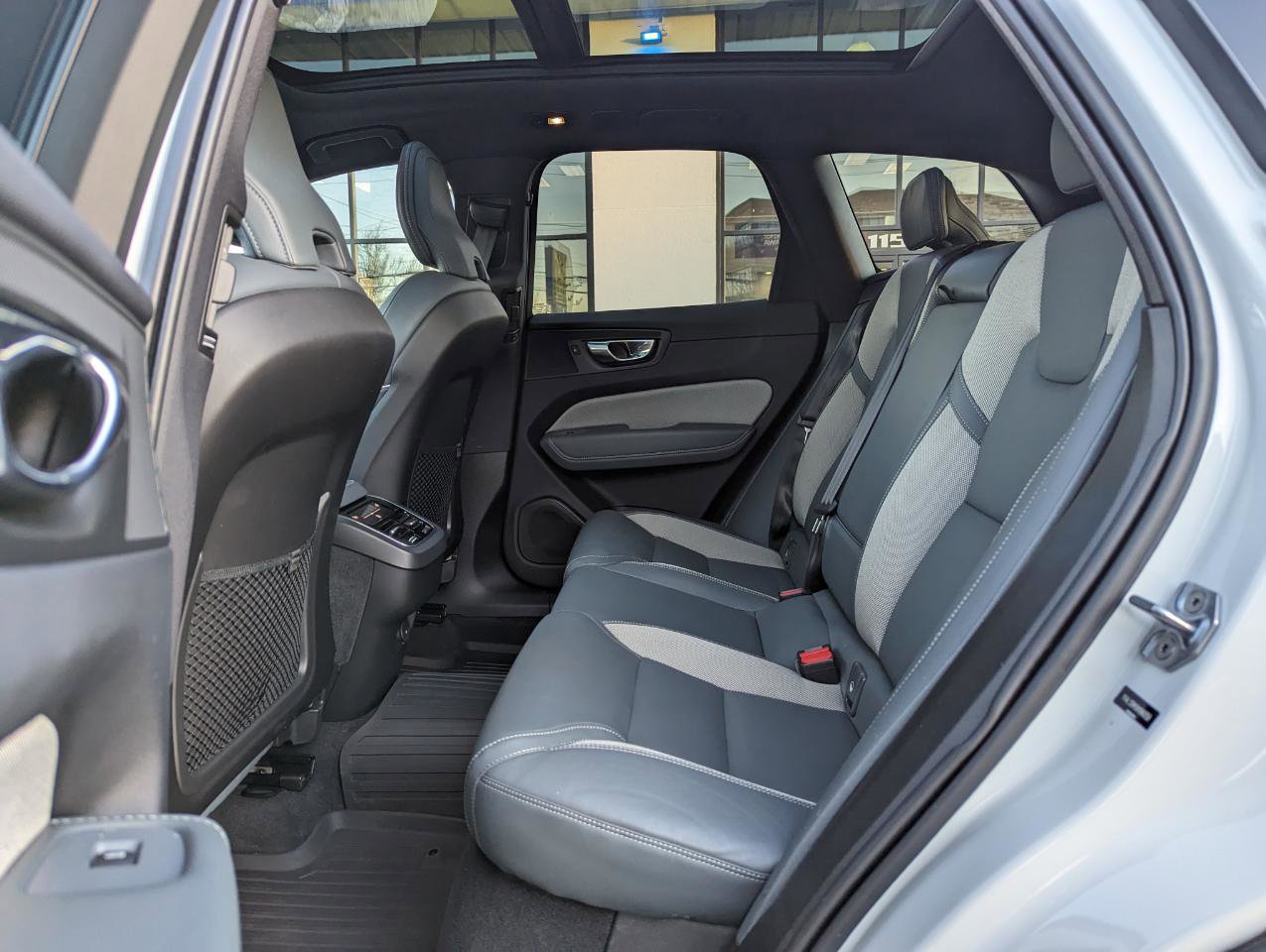 Used 2022 Volvo XC60 B5 R-Design w/ Advanced Package image 40