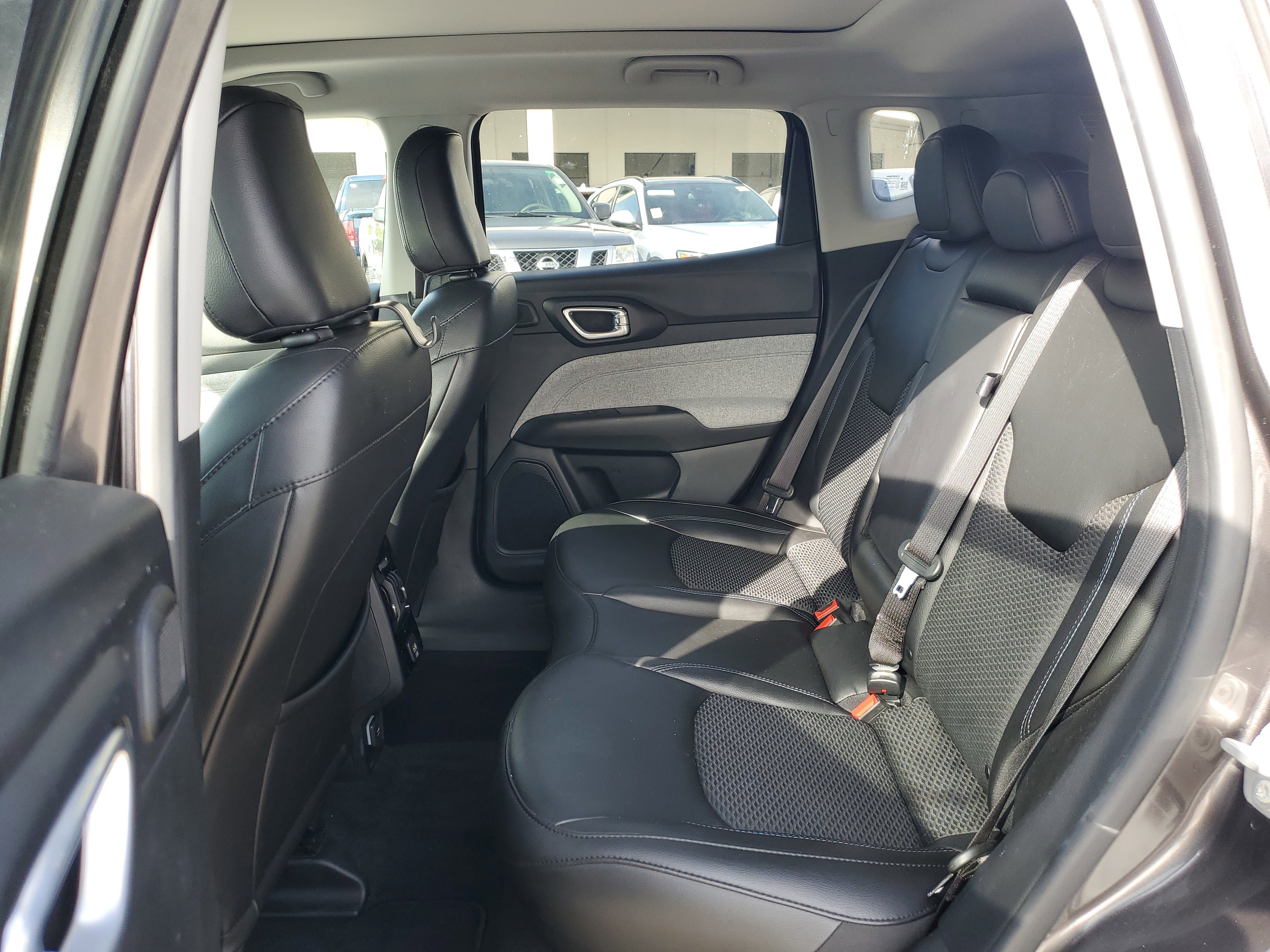 Used 2022 Jeep Compass Latitude w/ Sun and Sound Group image 16