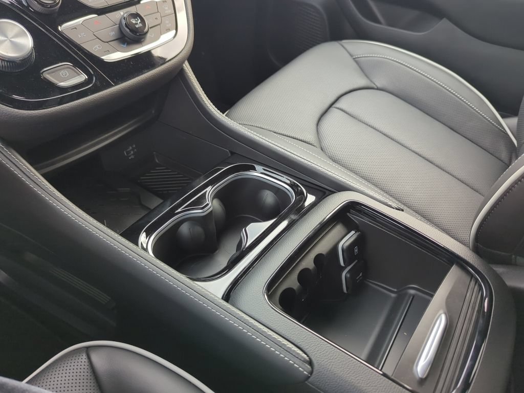 New 2027 Chrysler Pacifica Limited AWD/4WD image 25