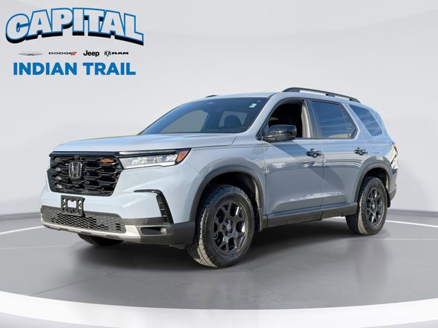Used 2025 Honda Pilot TrailSport image 1