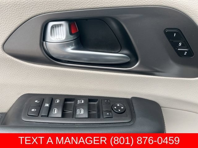 Used 2024 Chrysler Pacifica Limited FWD image 17
