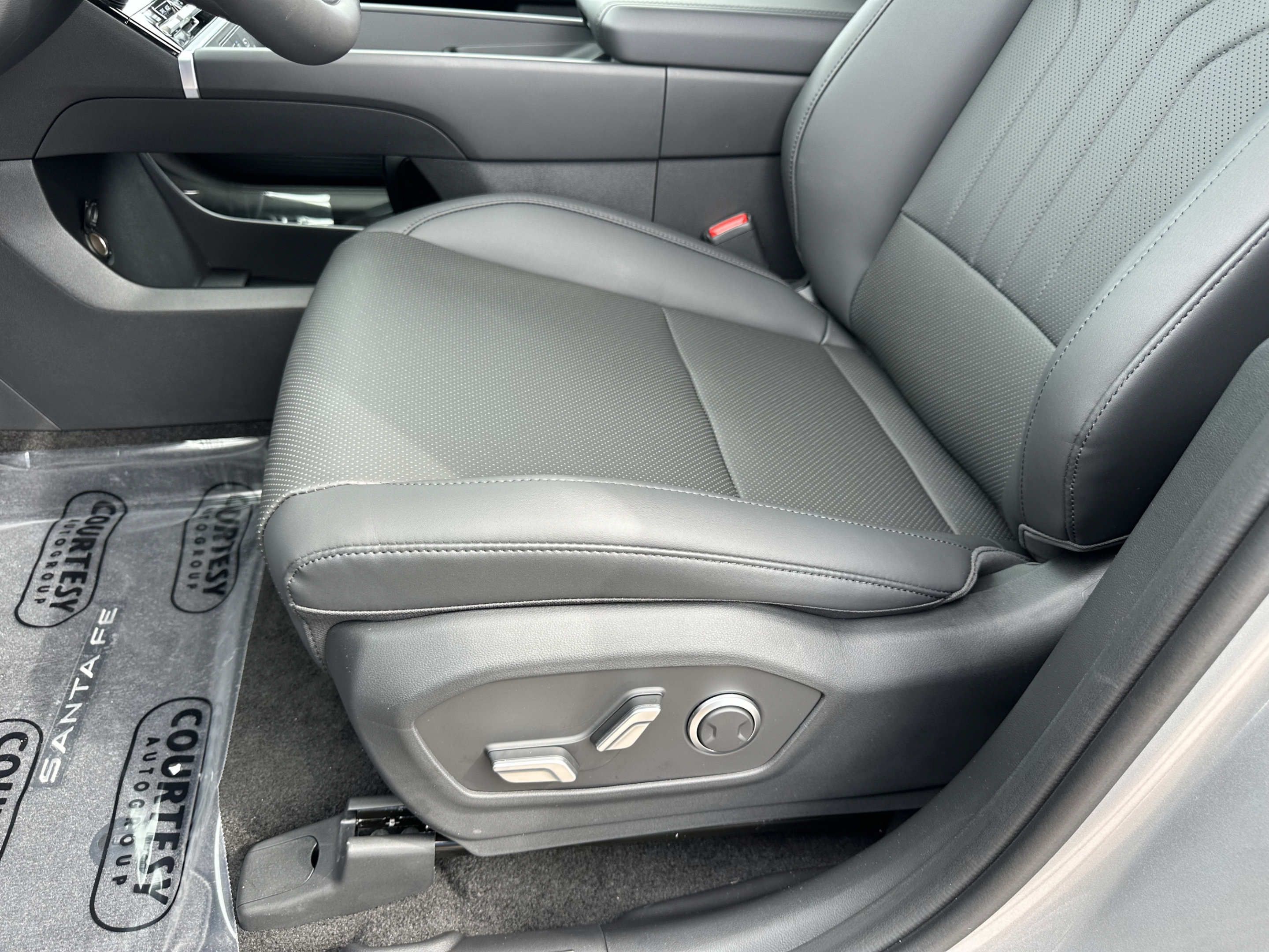 New 2027 Hyundai Santa Fe SEL FWD image 18