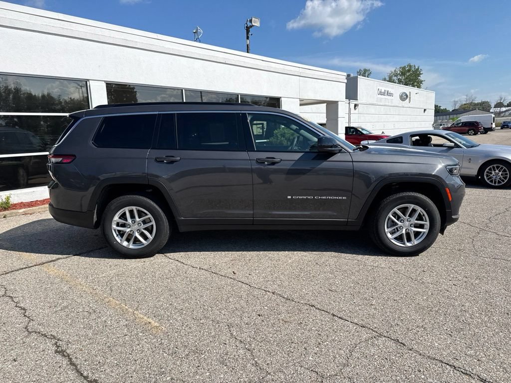 Used 2024 Jeep Grand Cherokee L Laredo w/ Trailer Tow Package AWD/4WD image 2