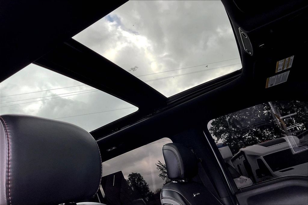 Used 2020 Ford F150 Platinum w/ Equipment Group 701A Luxury AWD/4WD image 17