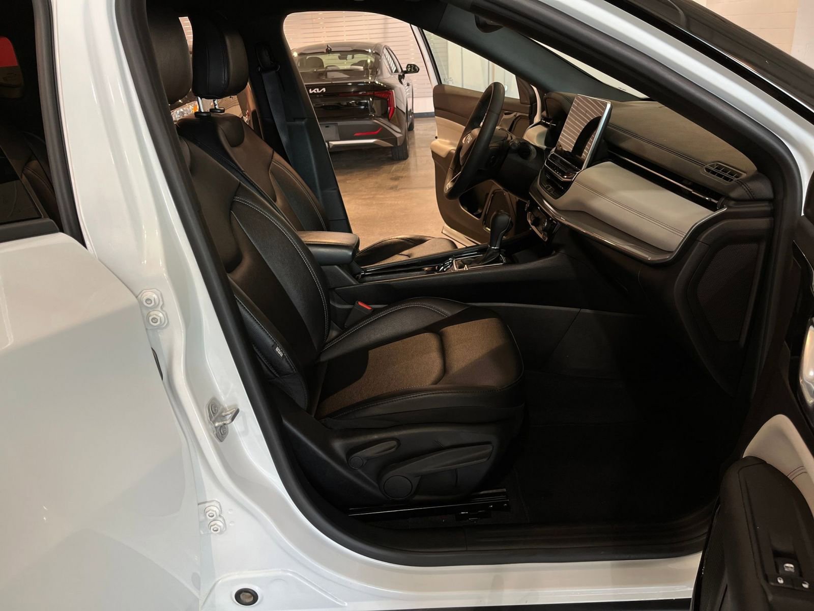 Used 2025 Jeep Compass Limited AWD/4WD image 36