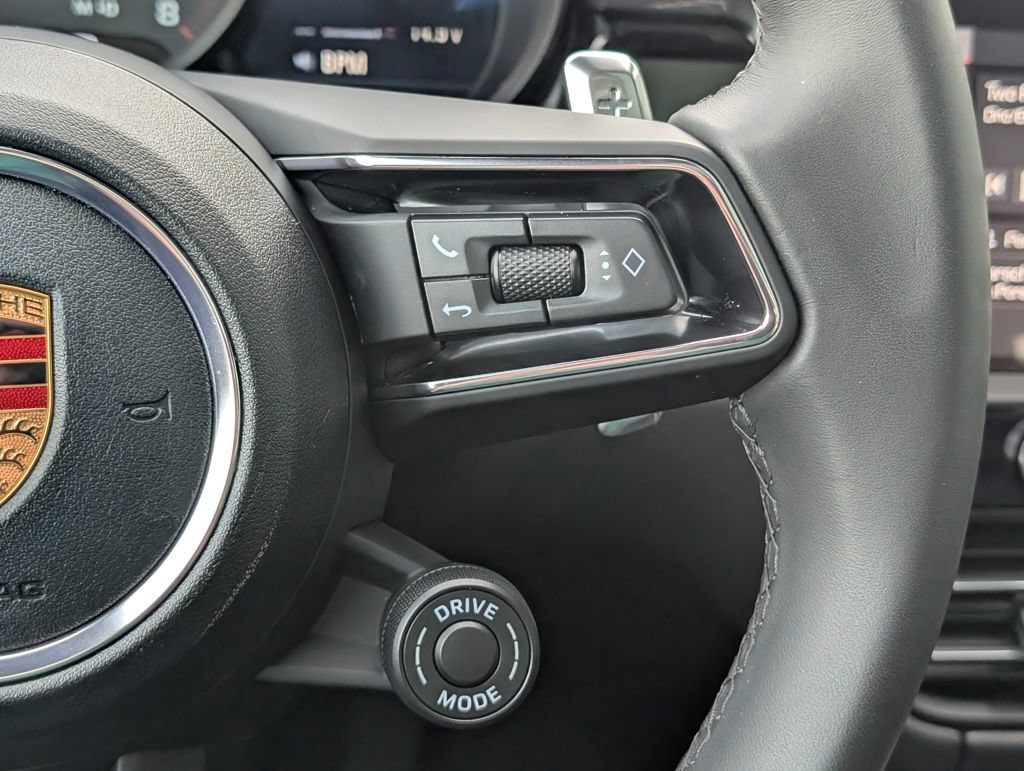 Certified 2025 Porsche Macan AWD/4WD image 23