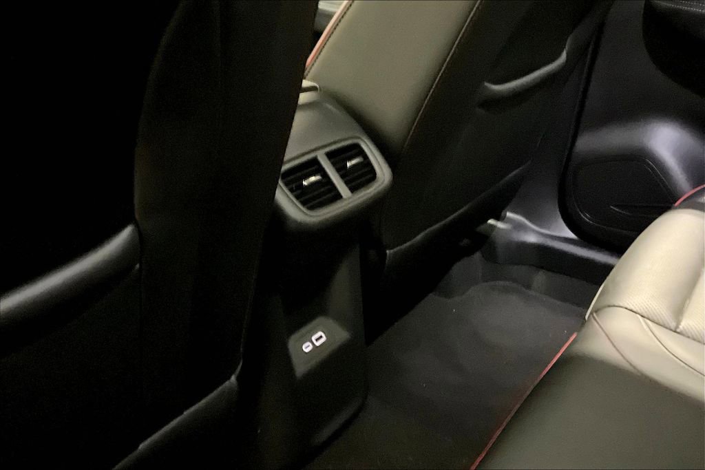 Used 2022 Buick Envision Essence w/ Sport Touring Package AWD/4WD image 10