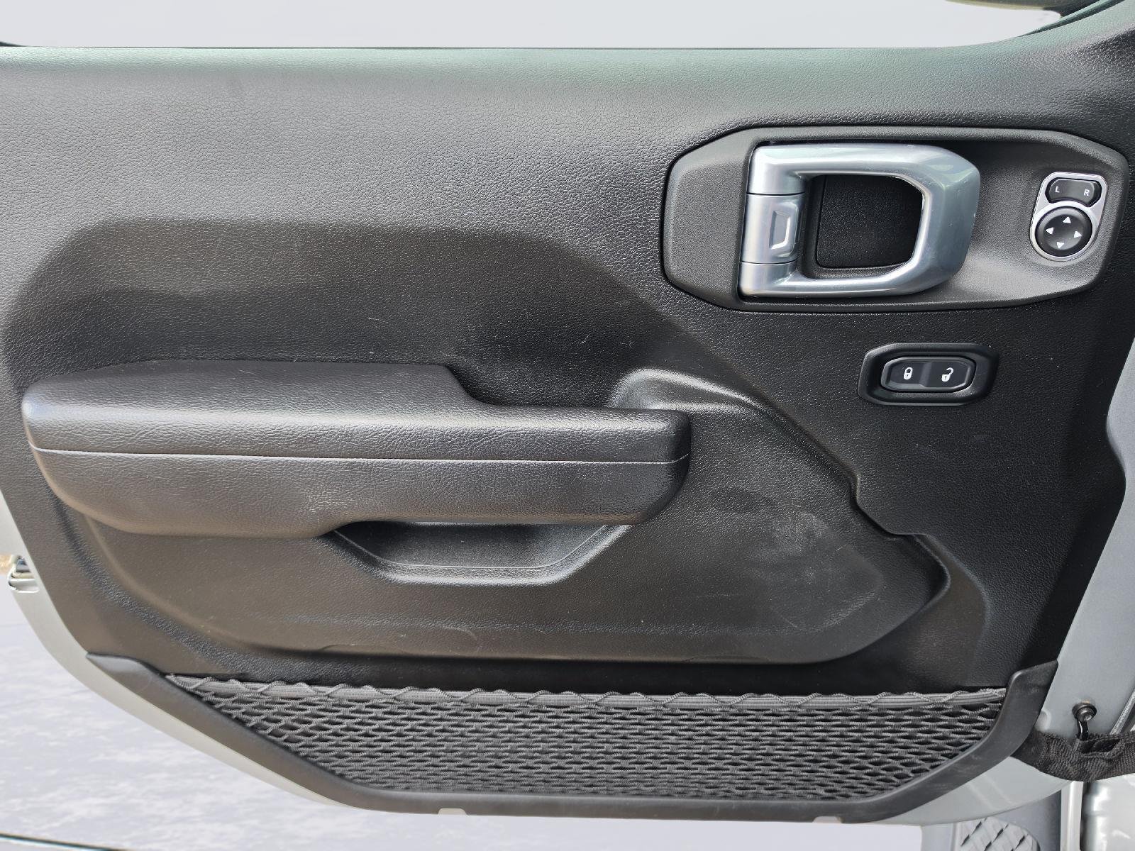 Used 2023 Jeep Gladiator Sport AWD/4WD image 15